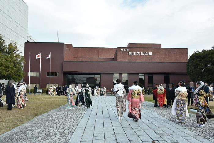 場外の様子