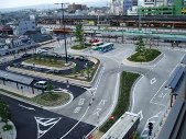 八木駅南方面にある駅前広場を上空から写した写真
