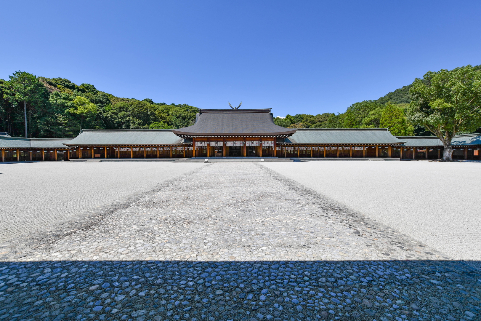 橿原神宮内拝殿の写真