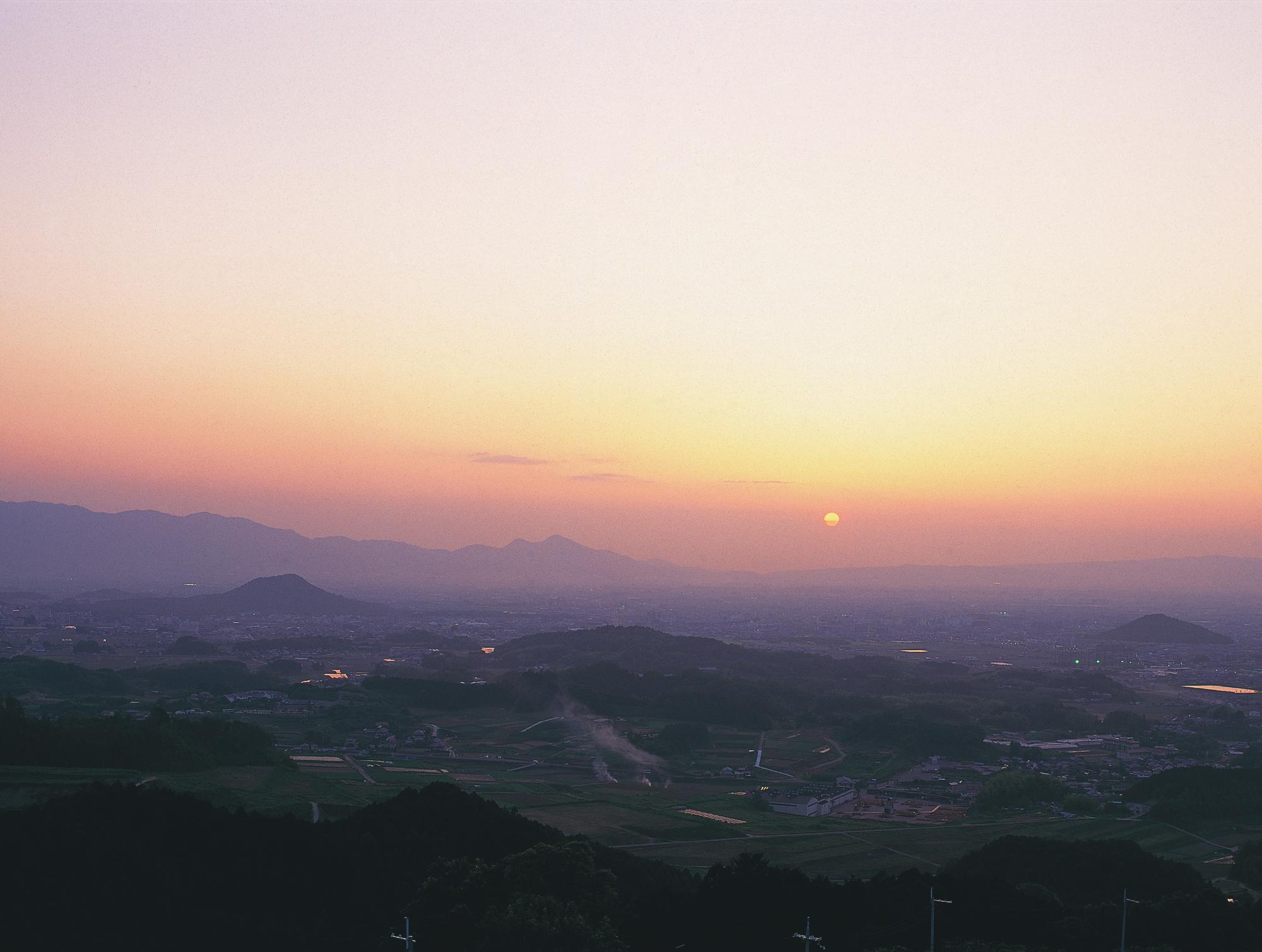 耳成山