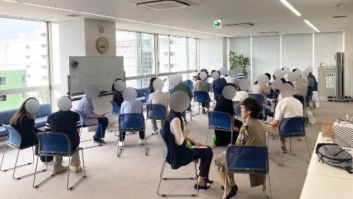 お見合い回転寿司の様子