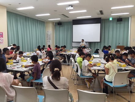 講座会場の全体の様子の写真