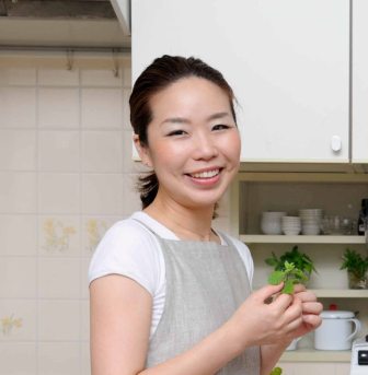 消費生活セミナーの講師、シニア野菜ソムリエ松田弘子さんの写真