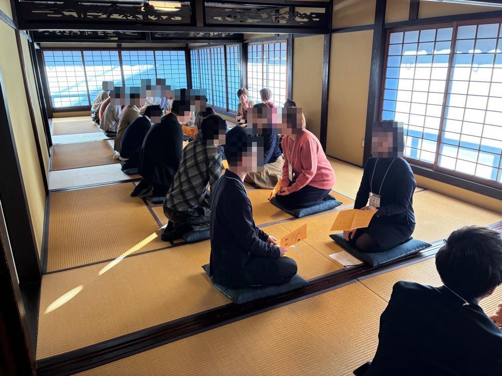 お見合い回転寿司の様子