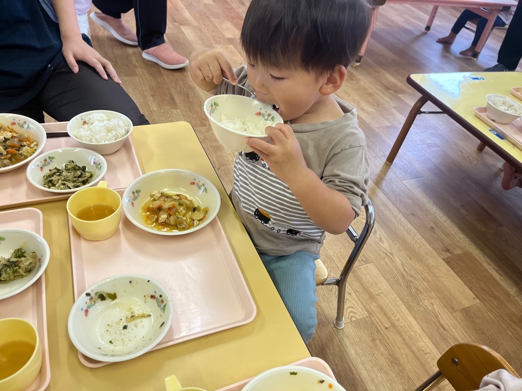 食べている様子