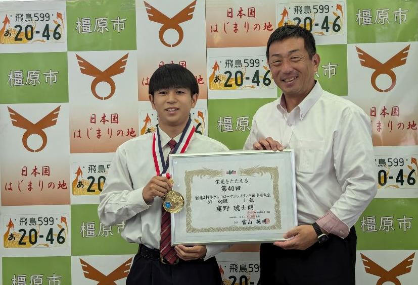 庵野琥士朗選手と亀田市長