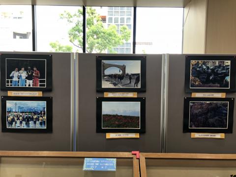 カザフの風景やオリンピックの様子の写真が貼られたパネルの写真