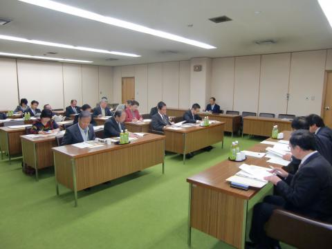 奈良市役所内で研修を受ける議員達の写真