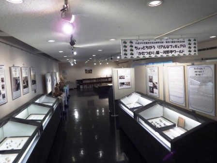 ちょっとちがう、リアルなフィギュアのかたつむり展河野甲ワールドの展示の写真