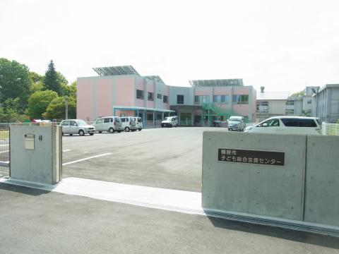 橿原市子ども総合支援センターの正門の写真