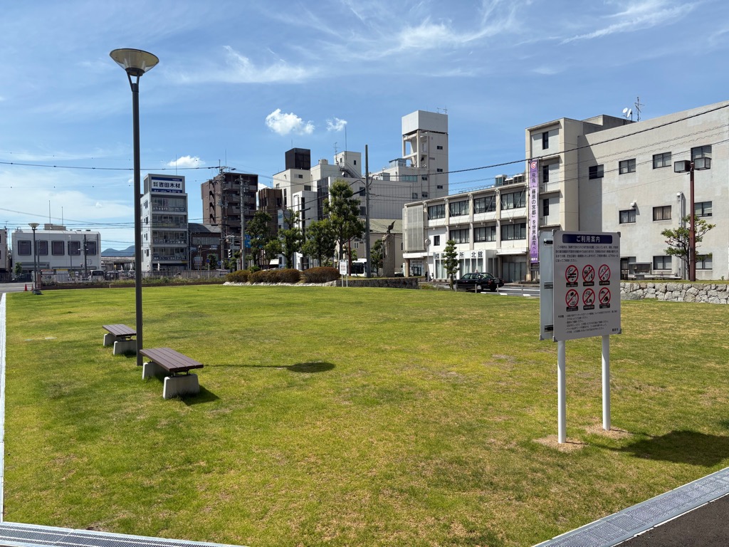 芝生広場