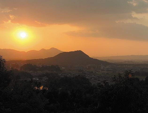 夕日の畝傍山の写真