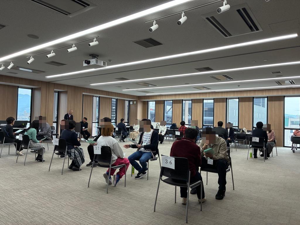 お見合い回転寿司の様子