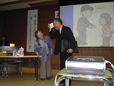 銀行協会を名乗る詐欺師と姑の写真