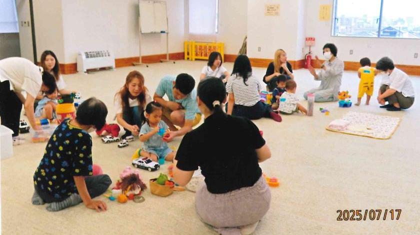 ふれあい遊び、お話と音楽遊び、ゴム、ボール遊び