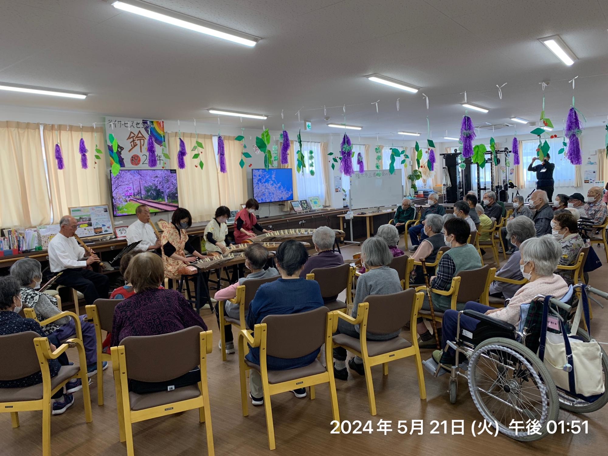 老人デイサービスでの演奏会