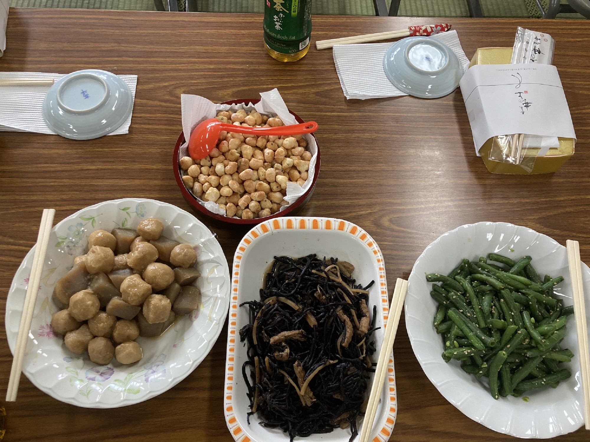 昨年の挽き茶会の様子（お茶うけ）