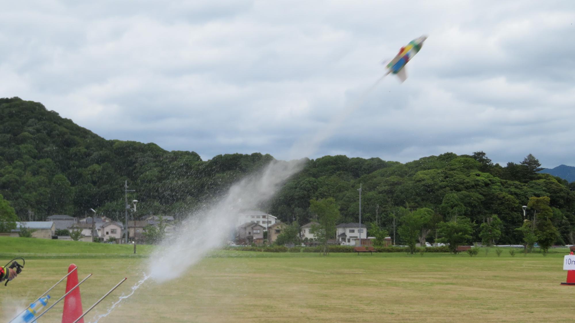 （イメージ）令和8年コズミックカレッジ「水ロケットを作ってとばそう」
