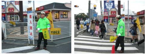 横断歩道の旗をもって母子たちを誘導する蛍光緑の上着を着たボランティアの人の2枚の写真