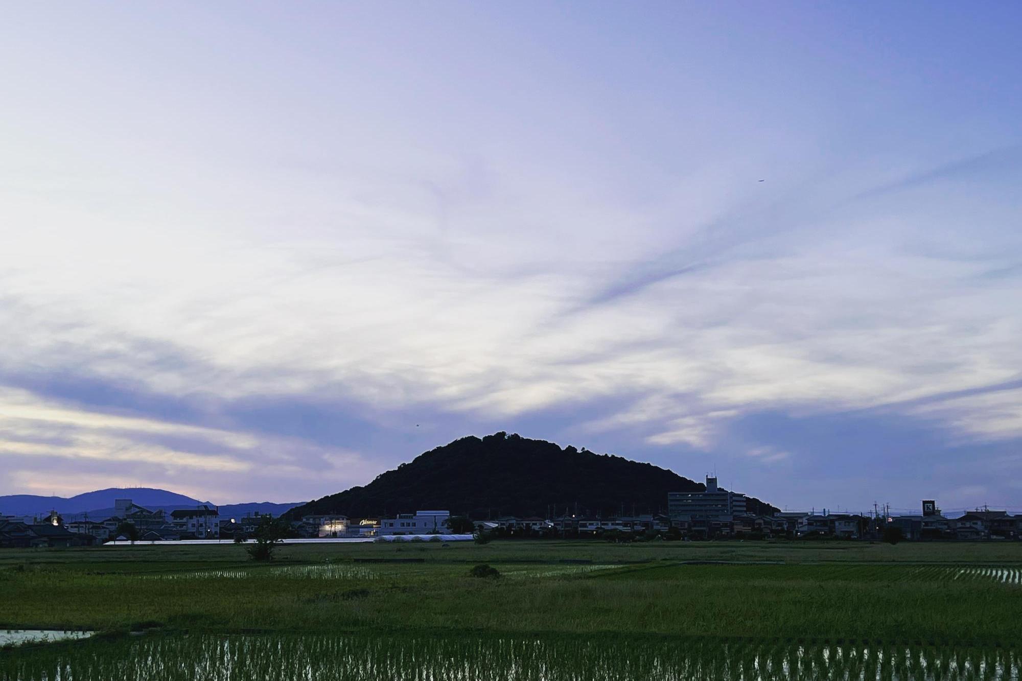 耳成山