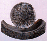 丸型と弓の弧の字型の重厚感のある軒瓦(安養寺瓦窯）の写真