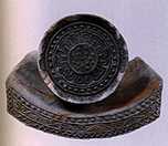 丸型と弓の弧の字型の重厚感のある軒瓦(西田中瓦窯)の写真