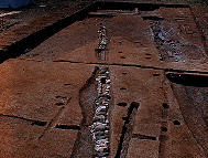 石川廃寺の西側にある石組の暗渠溝を北から写した写真