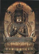 柔らかみに富んだ体躯、自然な流れで表現されている衣文が象徴的な正蓮寺大日如来坐像を正面から写した写真
