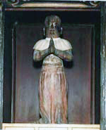 木枠の台座の中で両手を胸の前で合わせて合掌している木造聖徳太子立像の写真