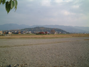 香具山を藤原宮跡の方向から撮影した写真