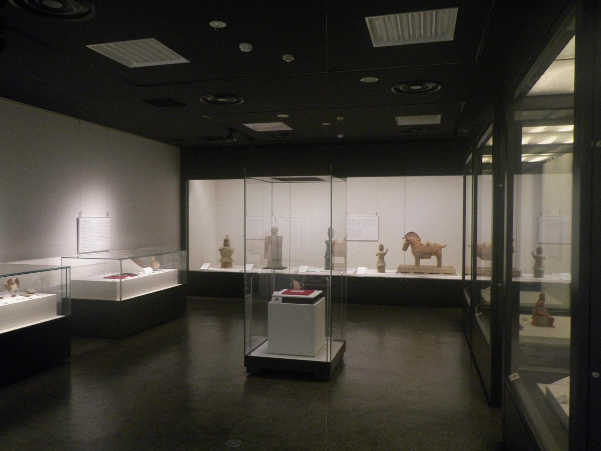 橿原市博物館2019年度春季特別展で館内展示されている縄文時代から古墳時代の遺跡出土品展示の写真