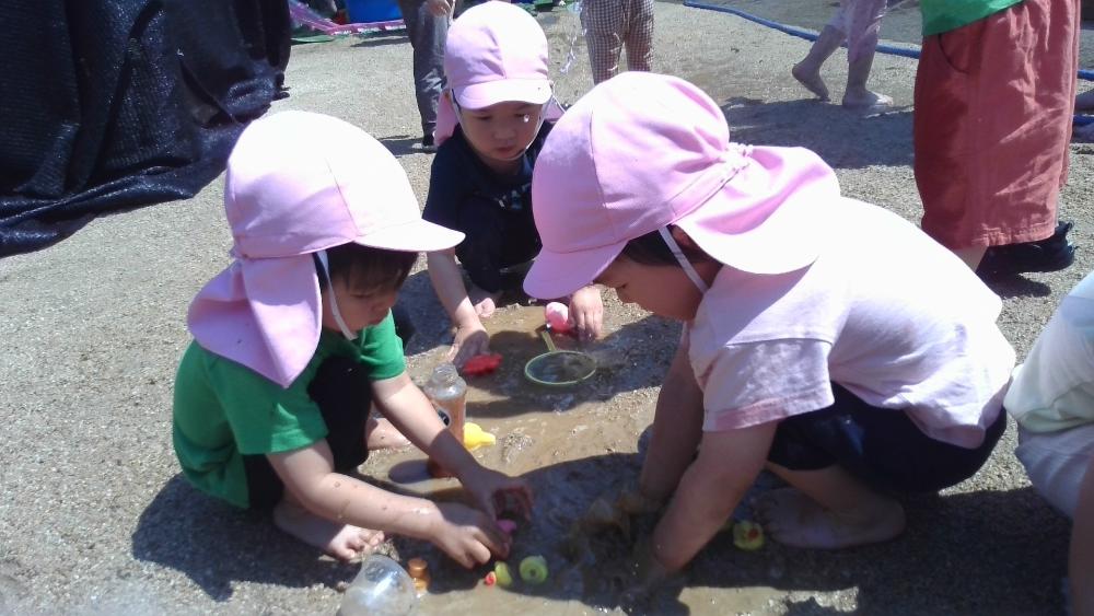 ぺちゃぺちゃ どろんこたのしいな