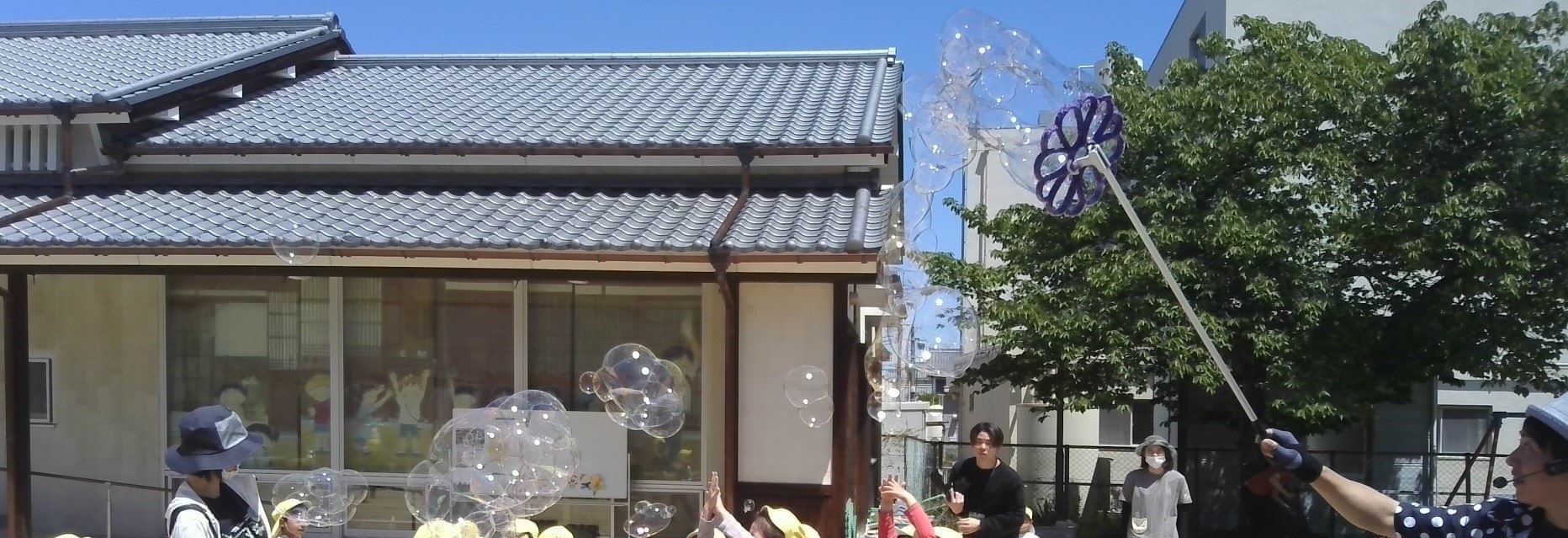 シャボン玉とってもきれいだね