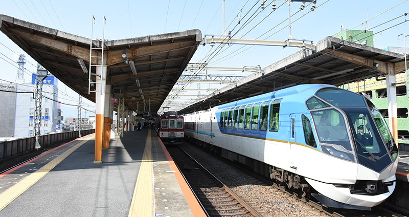大和八木駅と電車