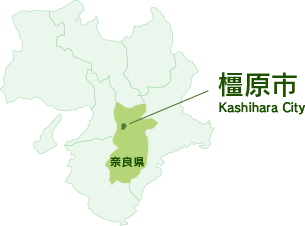 近畿地方の地図。橿原市は奈良県の北部に位置する市である。奈良県が緑で塗られており、橿原市は深緑で塗りつぶされている。